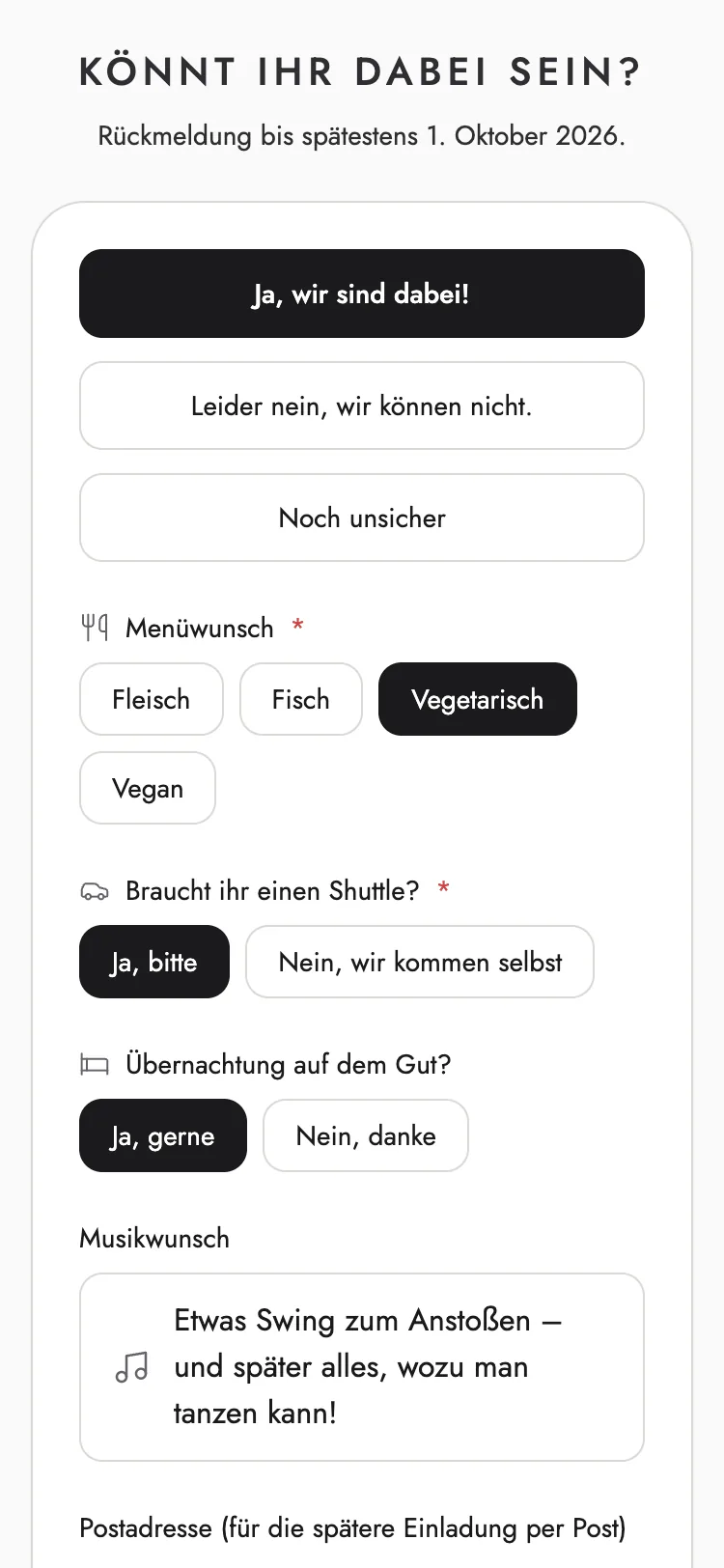Antwortformular der Gästekarte in der Vorlage „Typografisch & Minimal“ mit Zu- und Absage, Menüwunsch und weiteren Fragen