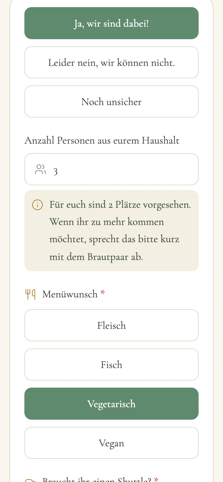 Antwortformular der Gästekarte mit dem Hinweis „Für euch sind 2 Plätze vorgesehen“ unter der eingetragenen Personenzahl